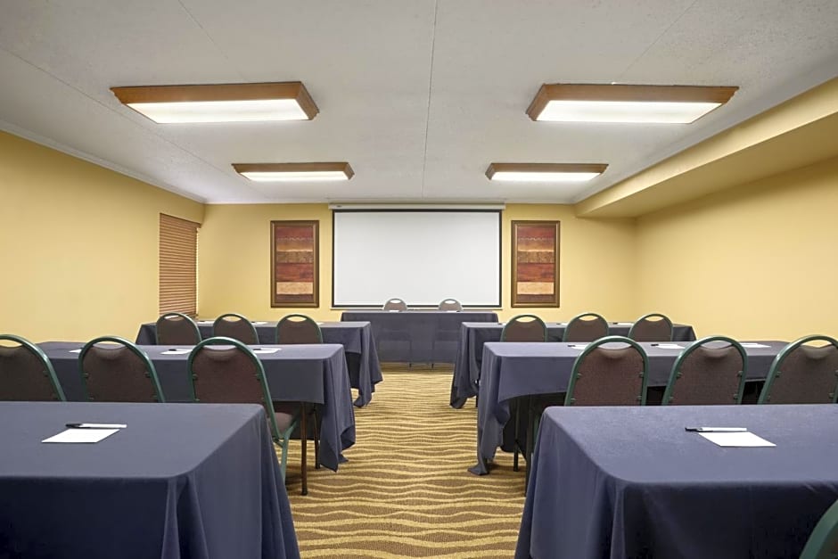 Country Inn & Suites by Radisson, Jacksonville I-95 South, FL