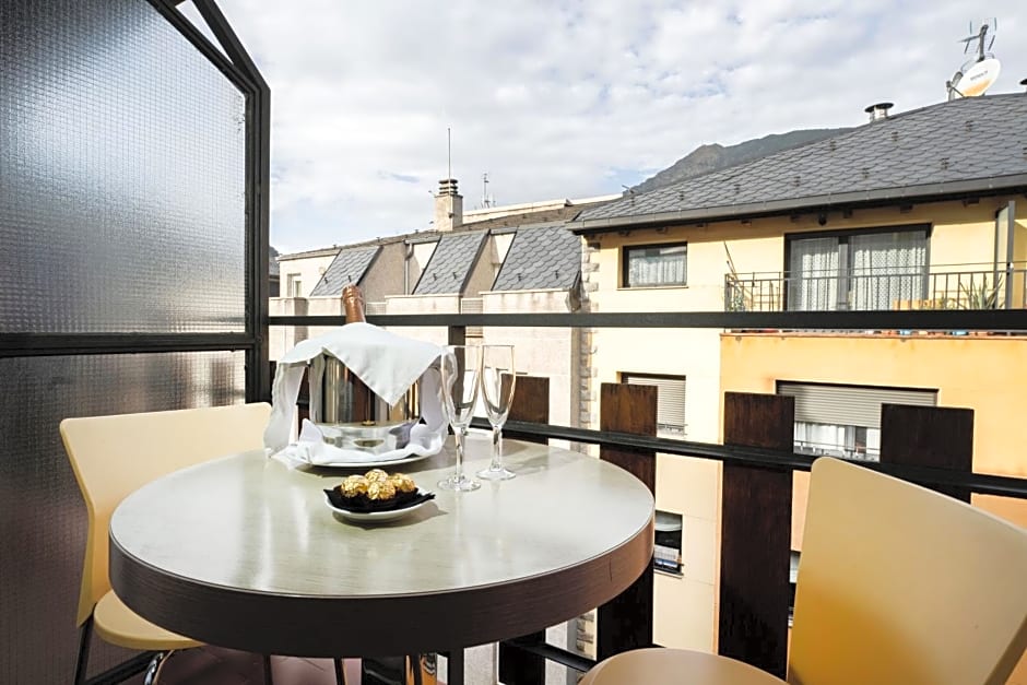 Hotel & Apartahotel SERHS Cosmos