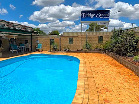 Bridge Street Motor Inn
