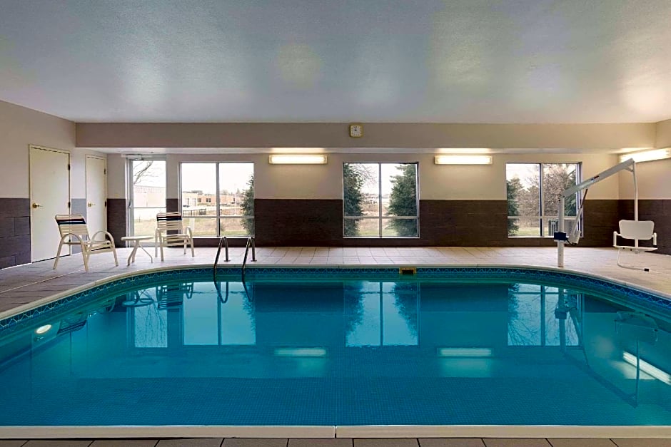 Country Inn & Suites by Radisson, Rochester, MN