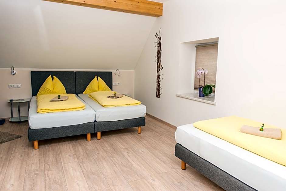 Ferienwohnungen und Zimmer Yassi