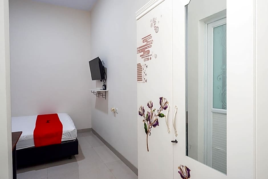 RedDoorz Syariah near RS Mitra Keluarga Tegal