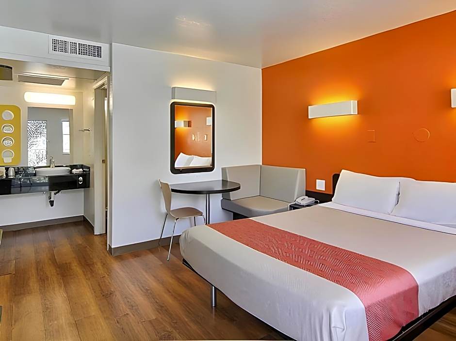 Motel 6-Carpinteria, CA - Santa Barbara - North