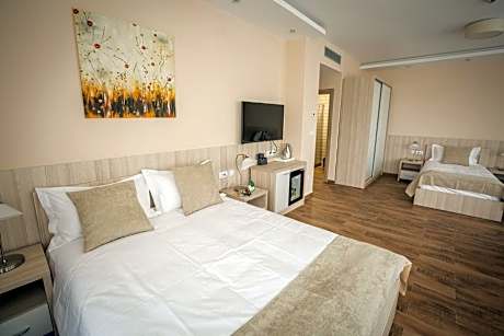 Luxury Triple Room