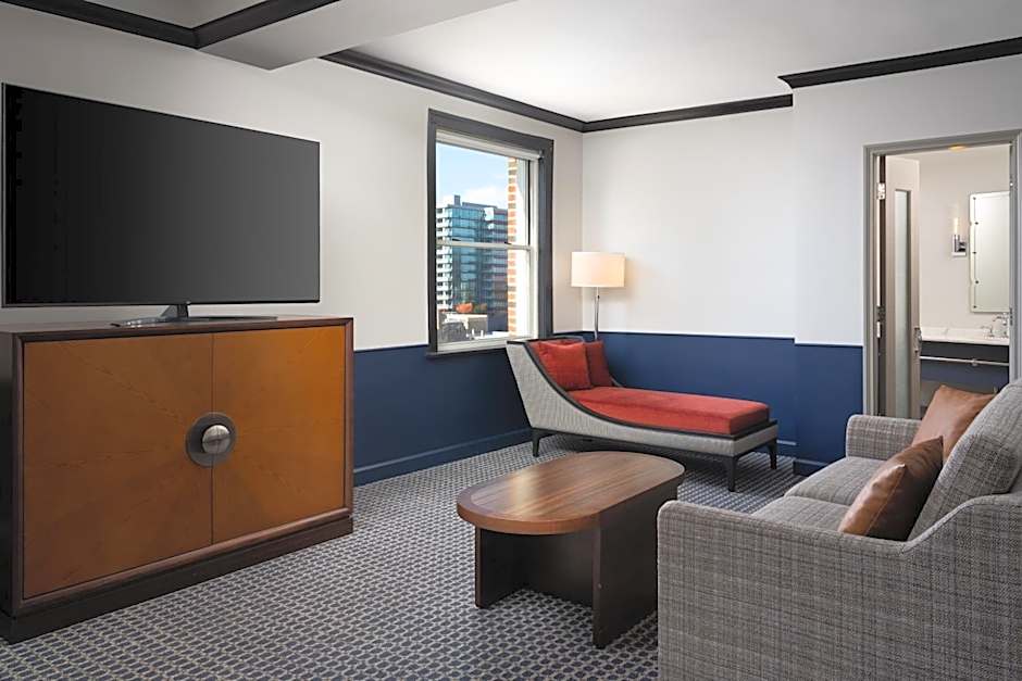 Hilton Orrington / Evanston