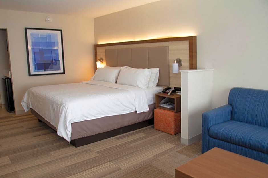 Holiday Inn Express & Suites - Marion By IHG
