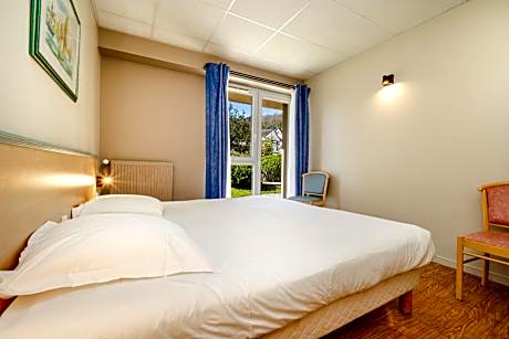 Apartment with Garden View