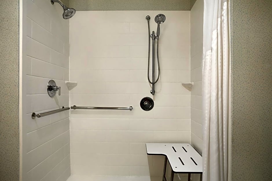 Holiday Inn Express & Suites - McAllen - Medical Center Area By IHG