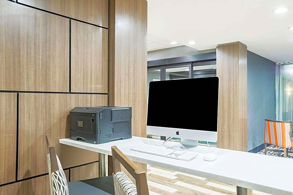 La Quinta Inn & Suites by Wyndham DC Metro Capitol Beltway