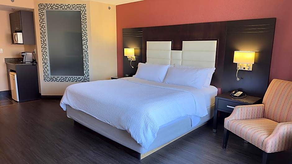 Holiday Inn Express & Suites Ottawa West - Nepean by IHG