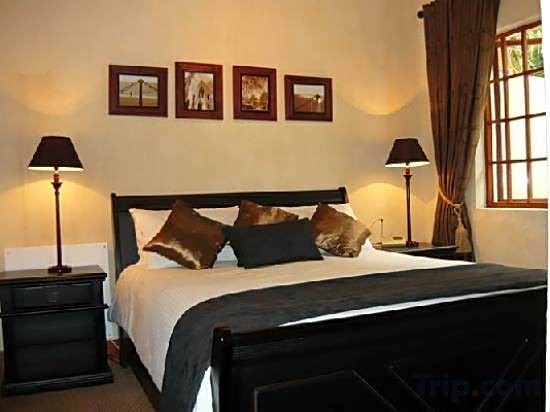 2 Leafed Doors Guesthouse