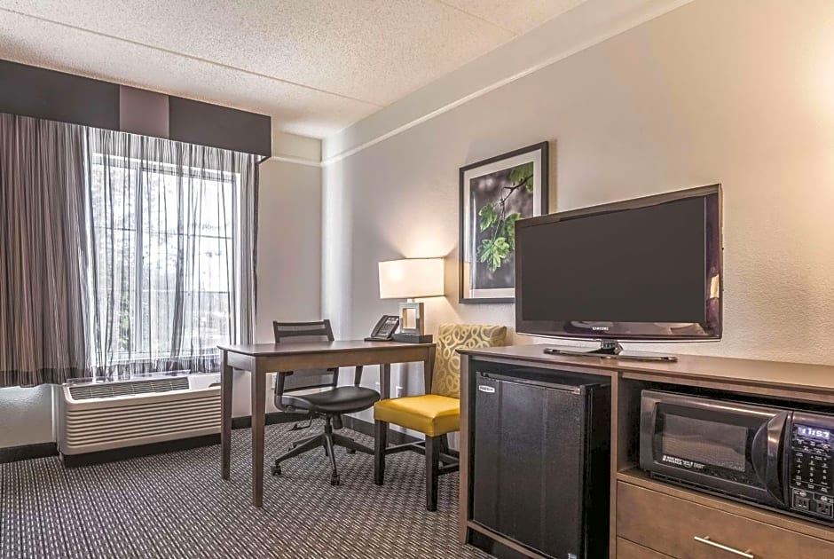 La Quinta by Wyndham Alexandria Airport
