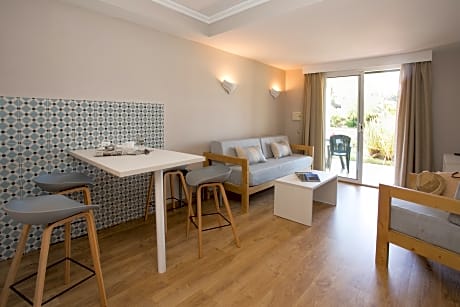 ONE BEDROOM APARTMENT 2 ADULTS 2 CHILDREN
