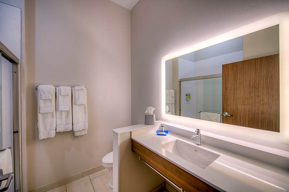 Holiday Inn Express and Suites Remington By IHG