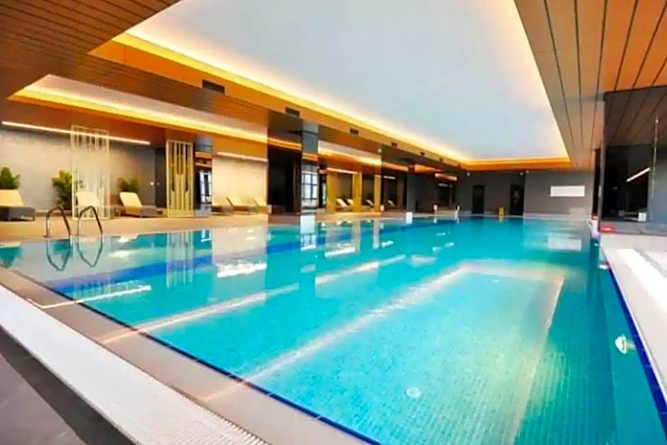 Luxury apt in the 40 plus floor