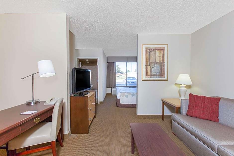 Hawthorn Suites by Wyndham Midwest City Tinker AFB