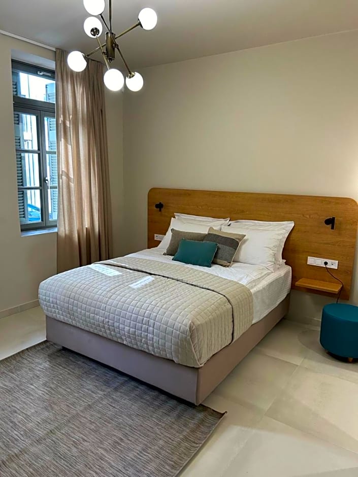 Living Yard Acropolis