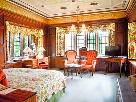 Lewtrenchard Manor Hotel