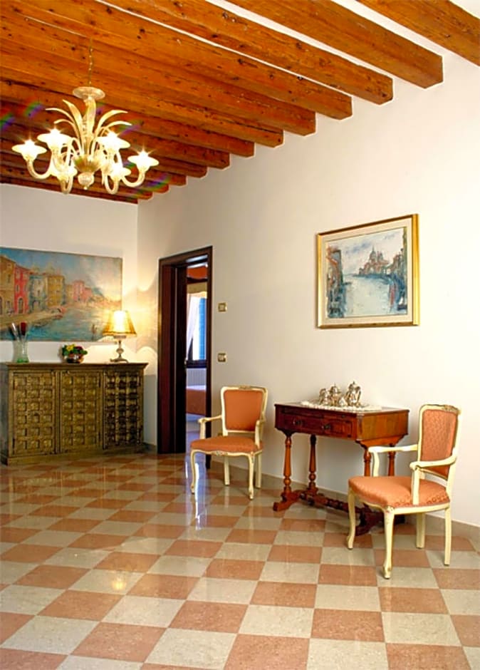 Hotel At Leonard