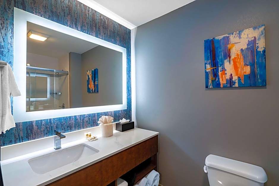 La Quinta Inn & Suites by Wyndham Louisville East