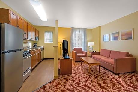 One Bedroom Suite Queen - Home Office