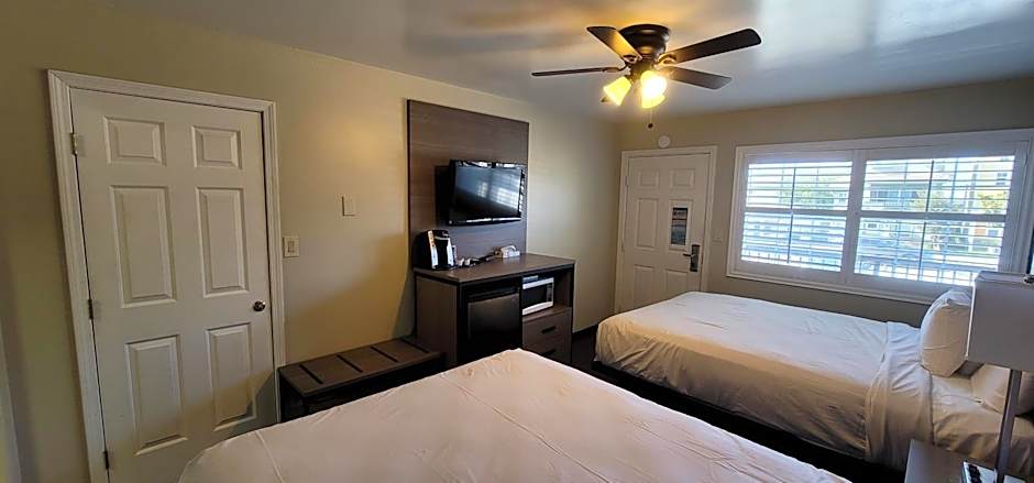 Beachwalker Inn & Suites