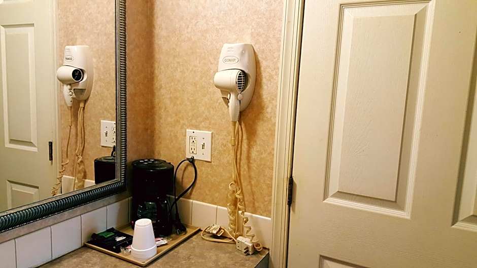 Atrium Inn & Suites