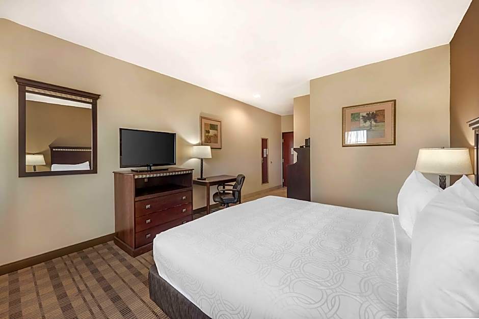 Photo 1 of 4 of 1 King Bed, Accessible, Roll in Shower