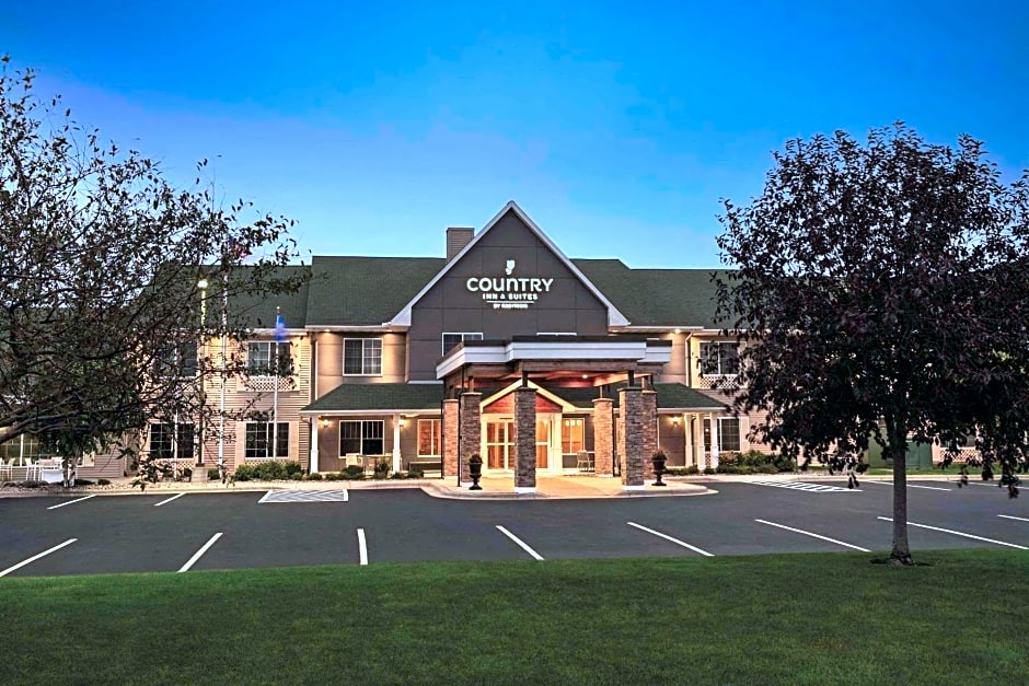 Country Inn & Suites by Radisson, Willmar, MN