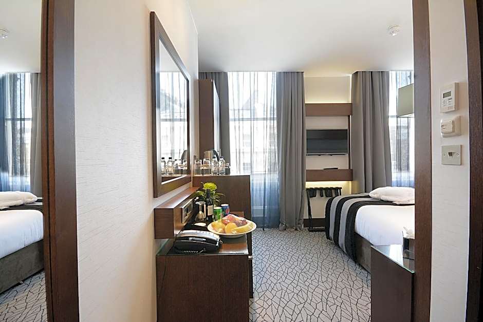 Park Grand Paddington Court