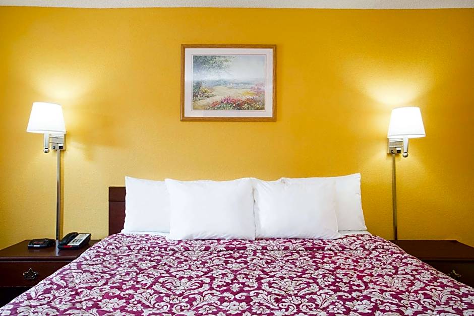 Days Inn by Wyndham Camilla