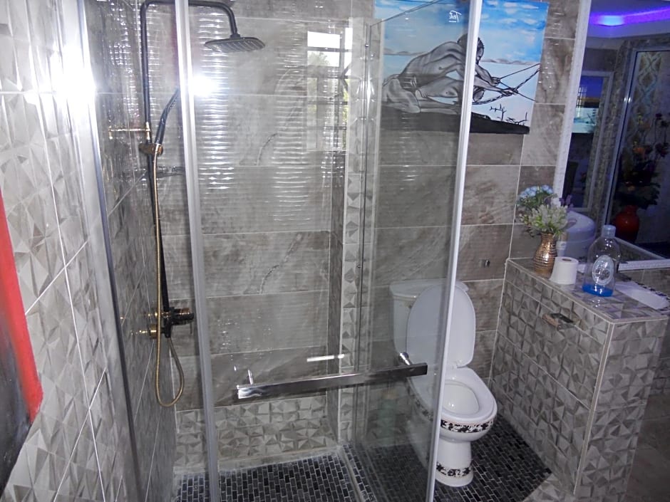 Gold Crown International Hotel