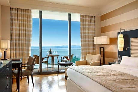 Deluxe Seafront View Room