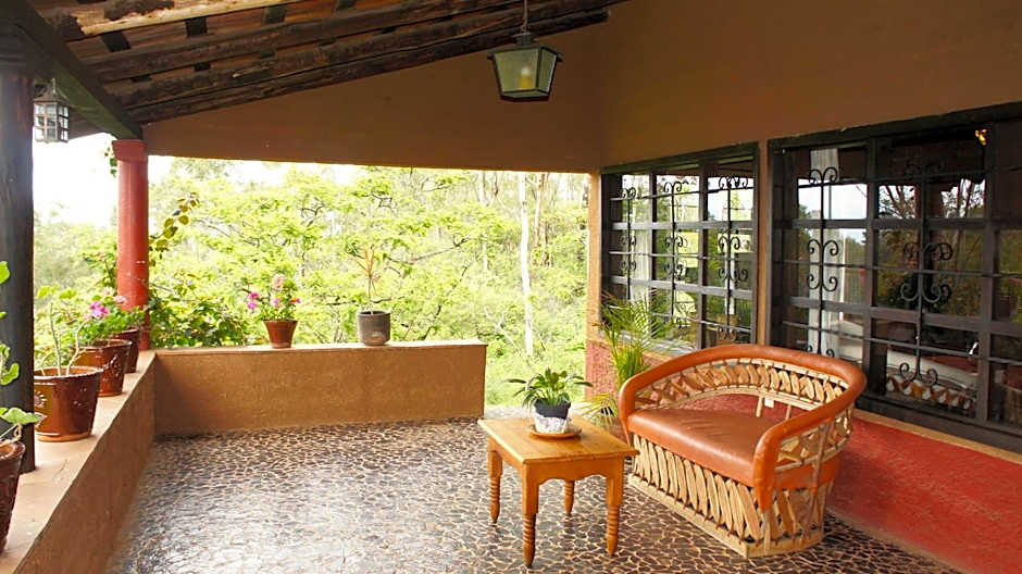 Villa Patzcuaro Garden Hotel & RV Park