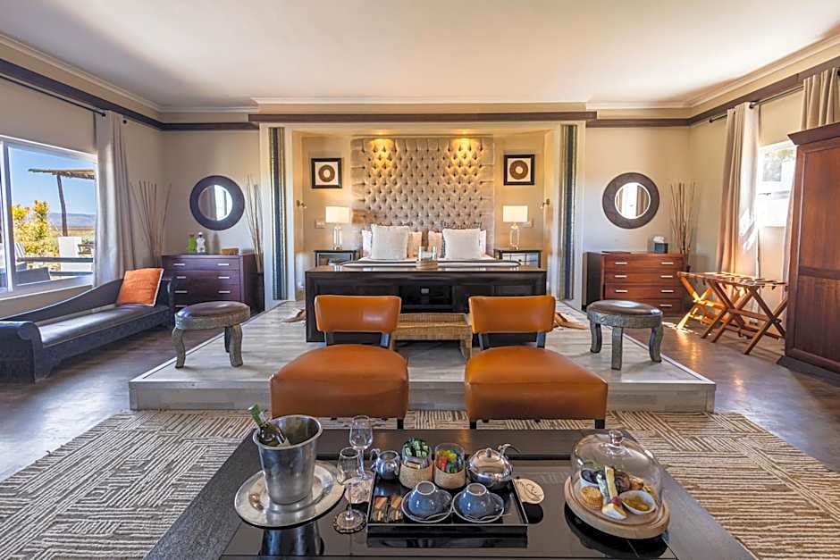 Inverdoorn Game Reserve Lodge