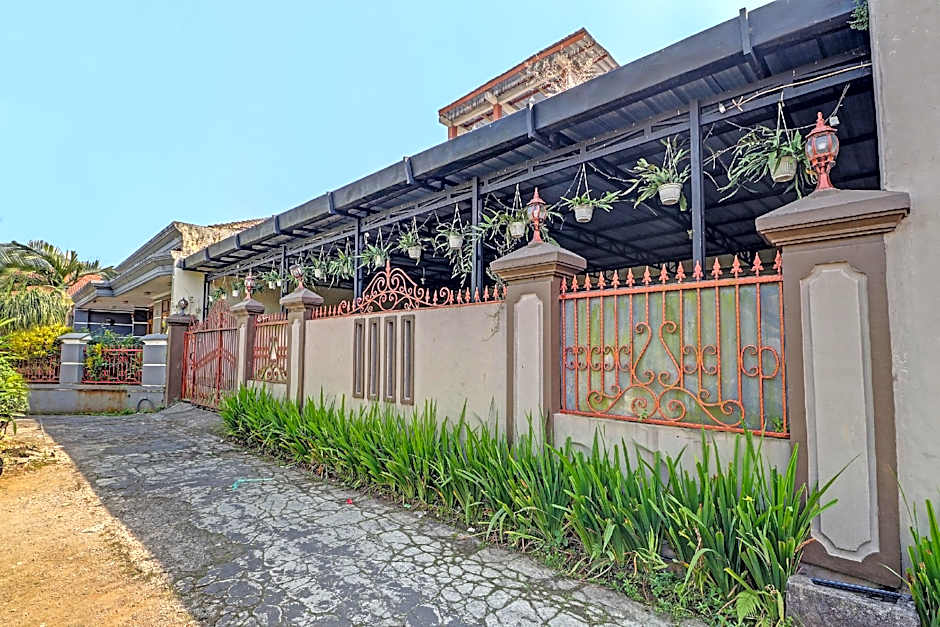 OYO Life 91480 Putridapisa Syariah