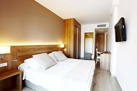 Double Room Single Use with Balcony (1 Adult)