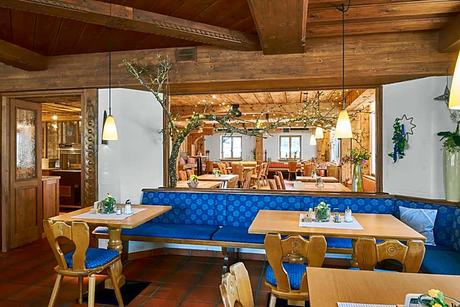 Aktivhotel & Gasthof Schmelz Ihr familienfreundliches Urlaubs Hotel mit Wellness, Almsauna, Chiemgau Karte
