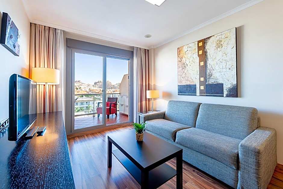 797 HOLIDAY RENTALS - ARCOSUR1- Moderno apartamento con terraza y vistas