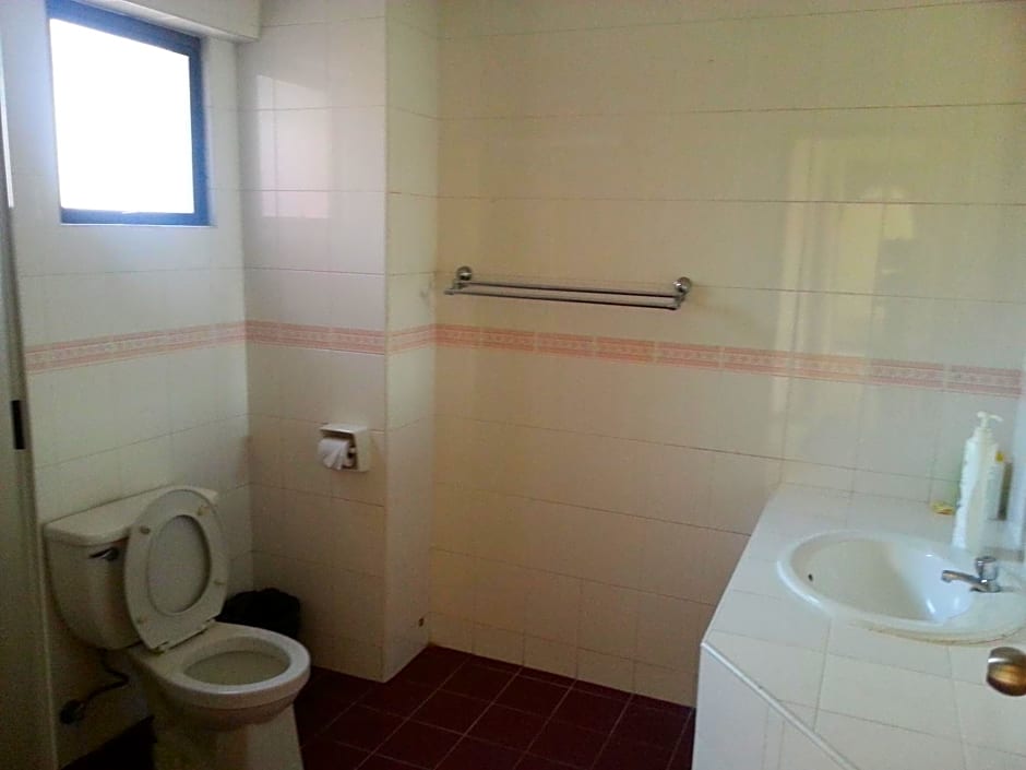 Homestay Marina Court