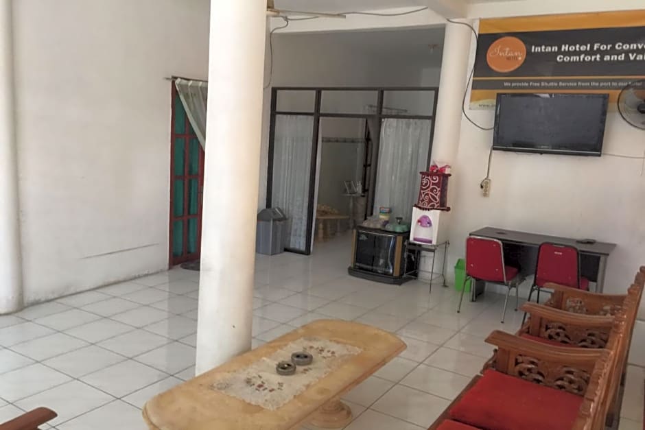 Collection O 92897 Hotel Intan Near Kantor Syahbandar Bawean