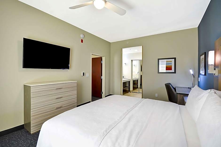 Photo 1 of 6 of 1 Bedroom 1 King Bed Suite, Hearing Accessible