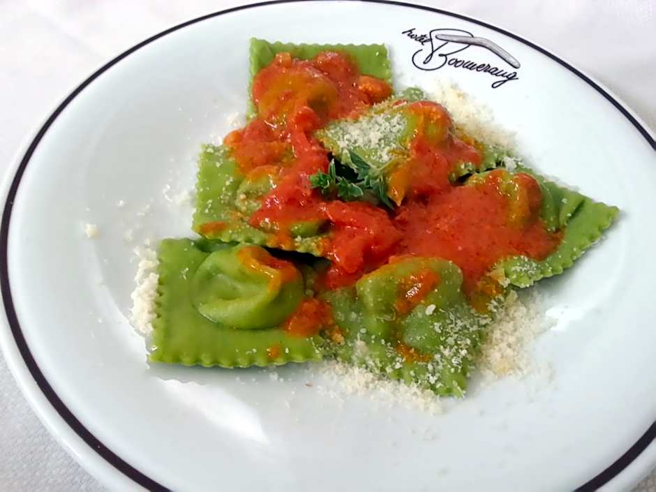 Hotel Boomerang - Check-in & Meals in front at hotel Sporting