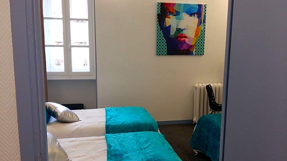 Foto 1 dari 9 — Triple Room