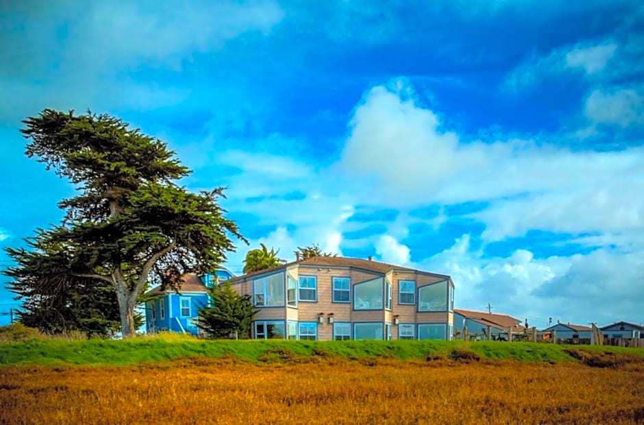 Captain's Inn At Moss Landing