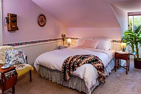 Queen Room with Sofa Bed