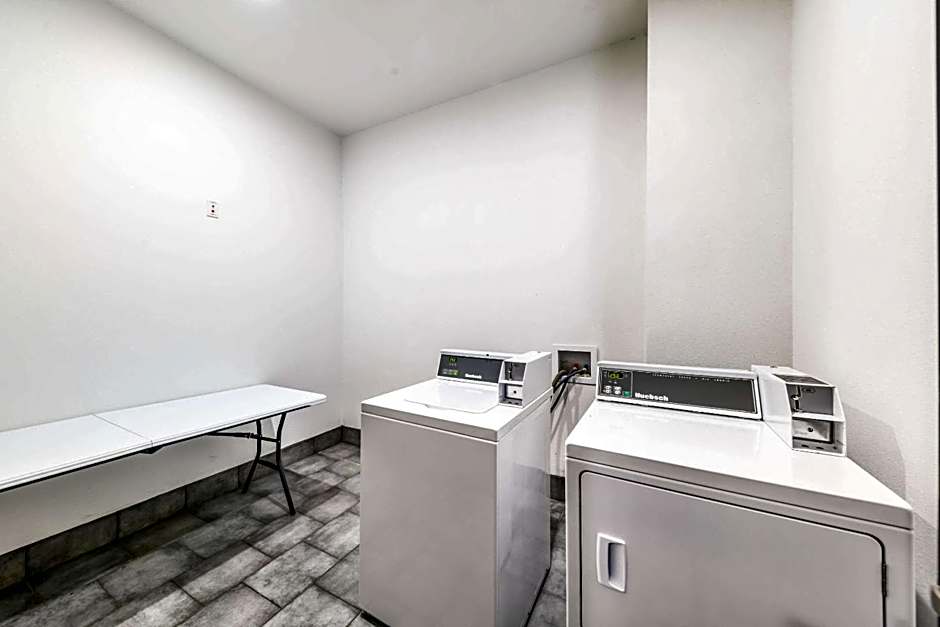 Hy-Lo Hotel, Ascend Hotel Collection