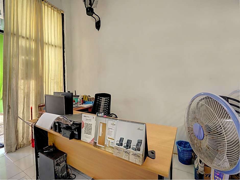 Hotel O Sahabat Syariah Near Plasa Telkom Bawean