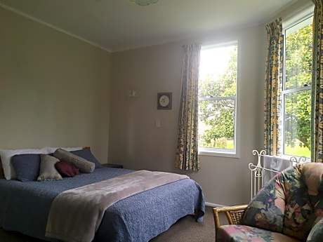 Queen Room with Garden View