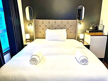 Studio with Spa Bath